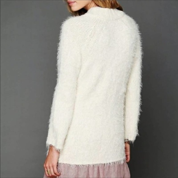 Fuzzy Cardigan Ivory 